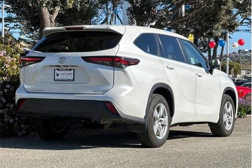 2024 Toyota Highlander LE