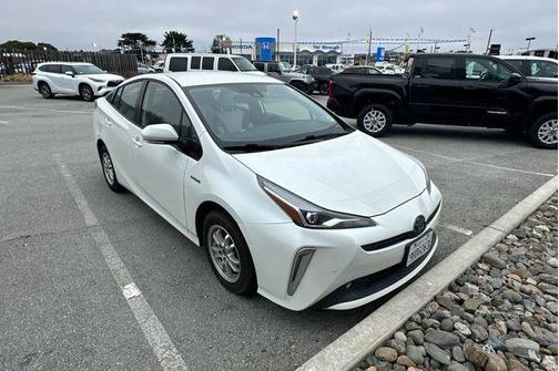Blizzard Pearl 2019 Toyota Prius XLE