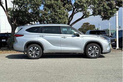 2021 Toyota Highlander Hybrid XLE