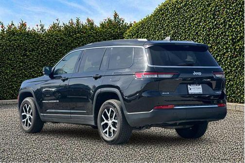 Diamond Black Crystal Pearlcoat 2024 Jeep Grand Cherokee L Limited