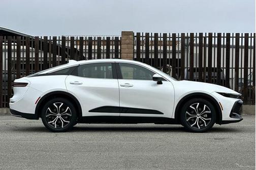 Oxygen White 2023 Toyota Crown Limited