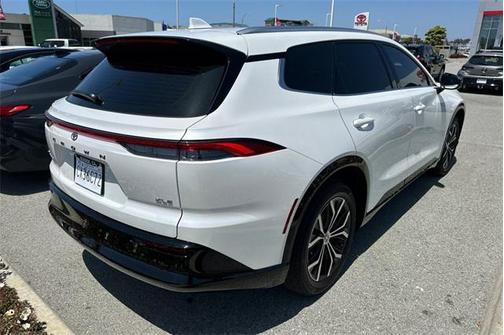 2025 Toyota Crown Signia XLE