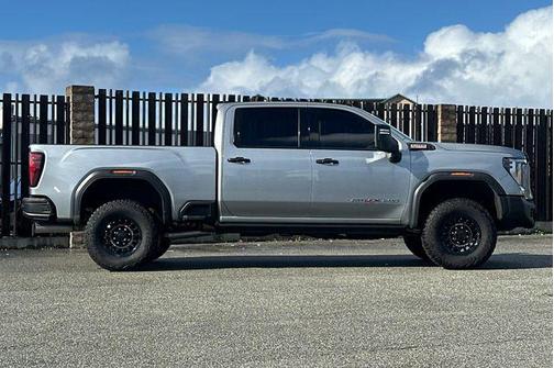 2025 GMC Sierra 2500 AT4X