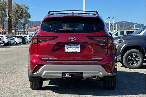 Ruby Flare Pearl 2026 Toyota Highlander Hybrid Platinum