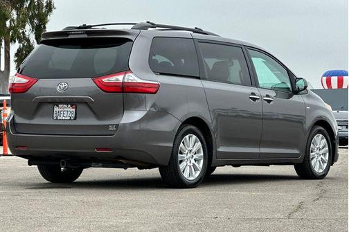 Predawn Gray Mica 2017 Toyota Sienna XLE