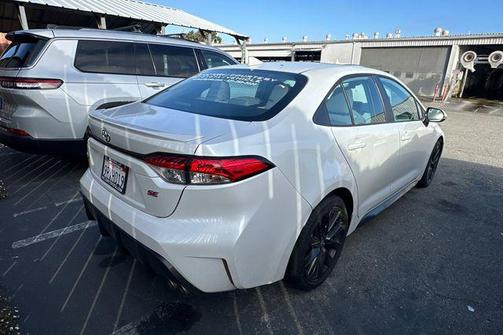 Pearl 2025 Toyota Corolla SE