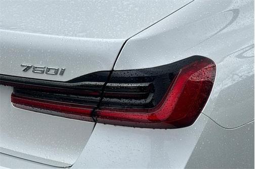2022 BMW 750 i xDrive