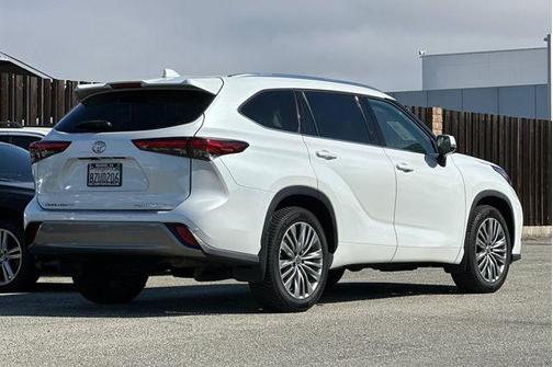 Wind Chill Pearl 2022 Toyota Highlander Platinum