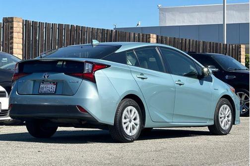 2020 Toyota Prius LE