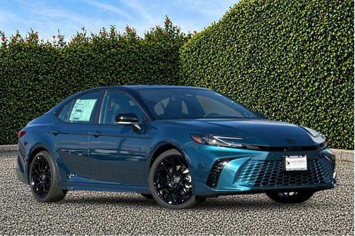 Ocean Gem/Midnight Black Metallic 2026 Toyota Camry XSE