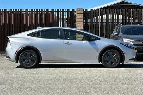 2025 Toyota Prius LE