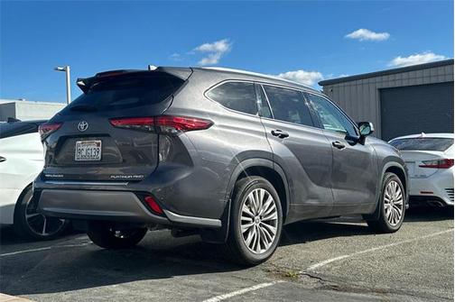 2022 Toyota Highlander Platinum