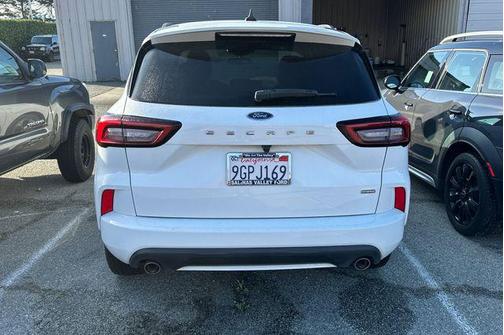 Oxford White 2023 Ford Escape ST-Line