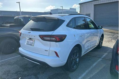 Oxford White 2023 Ford Escape ST-Line