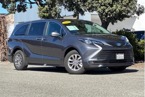 2025 Toyota Sienna XLE