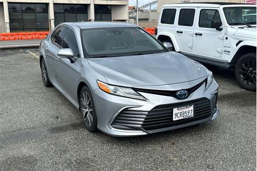 2023 Toyota Camry Hybrid XLE