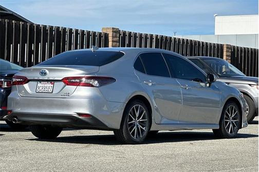 2023 Toyota Camry Hybrid XLE