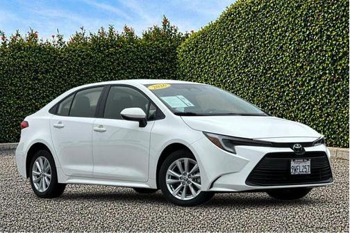 Ice 2026 Toyota Corolla Hybrid LE
