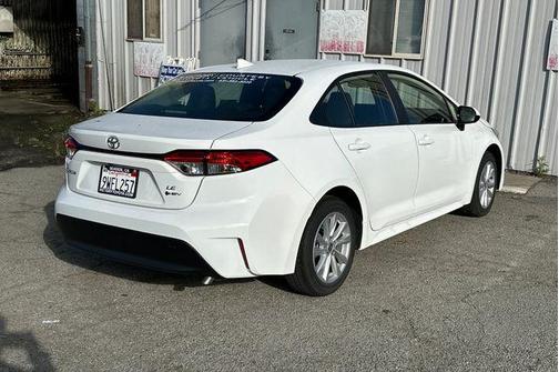 Ice 2026 Toyota Corolla Hybrid LE