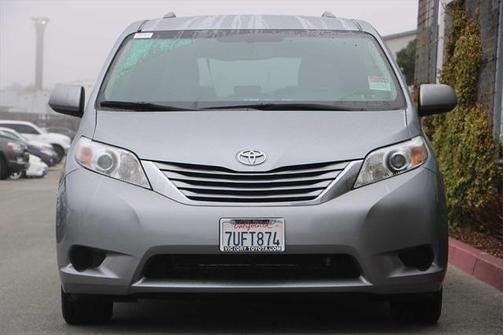 2016 Toyota Sienna LE