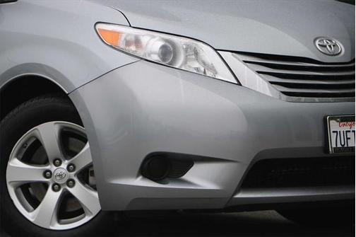 2016 Toyota Sienna LE