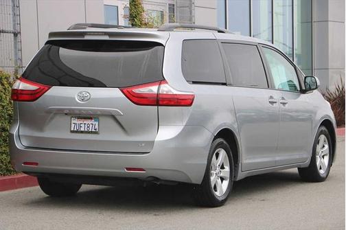 2016 Toyota Sienna LE