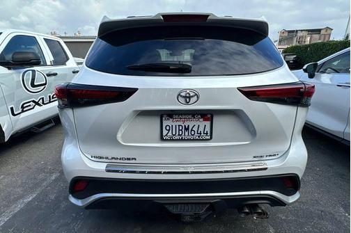 Pearl 2025 Toyota Highlander XSE