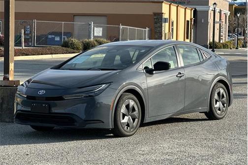 2025 Toyota Prius LE
