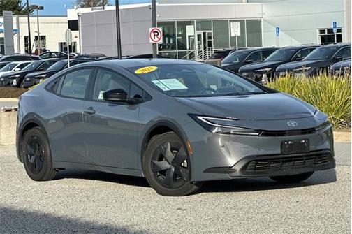 2025 Toyota Prius LE
