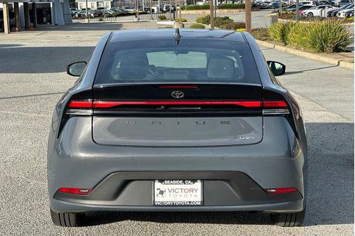 2025 Toyota Prius LE