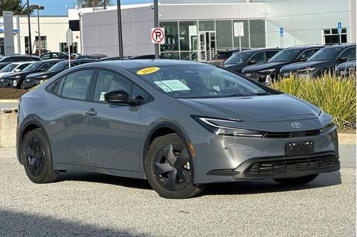 2025 Toyota Prius LE