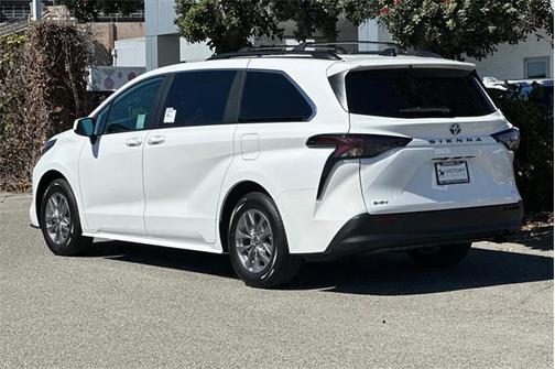 2025 Toyota Sienna LE
