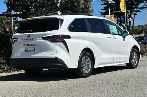 2025 Toyota Sienna LE