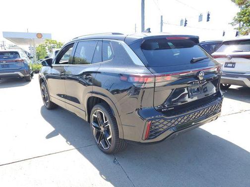 Deep Black Pearl Effect 2026 Volkswagen Tiguan 2.0T SEL R-Line Turbo