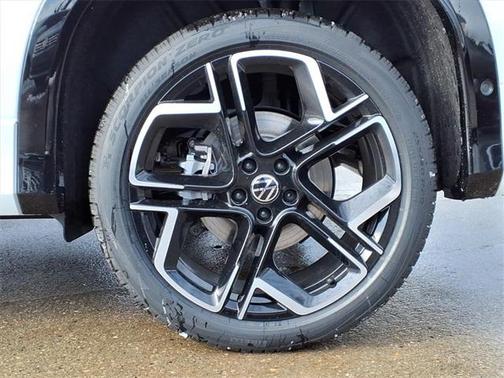 2026 Volkswagen Tiguan 2.0T SEL R-Line