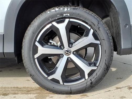 2025 Volkswagen Tiguan 2.0T SE