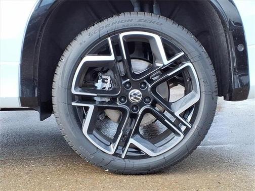 2026 Volkswagen Tiguan 2.0T SEL R-Line