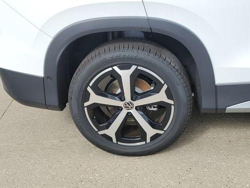 Pure White 2026 Volkswagen Tiguan 2.0T SE