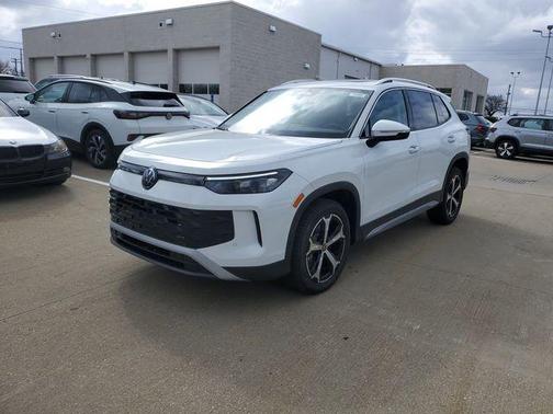 Pure White 2026 Volkswagen Tiguan 2.0T SE