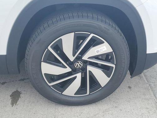 Opal White Pearl 2026 Volkswagen Atlas 2.0T SEL
