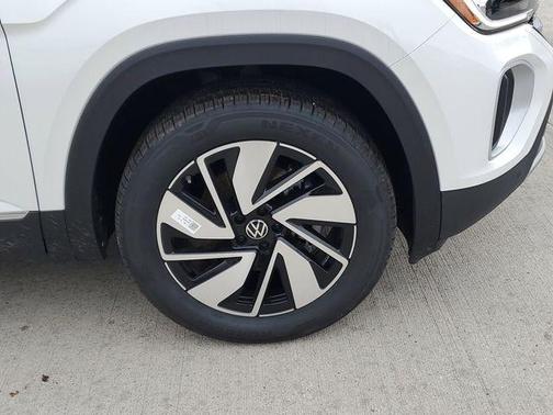 Opal White Pearl 2026 Volkswagen Atlas 2.0T SEL