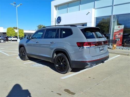 2025 Volkswagen Atlas 2.0T SE