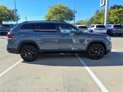 2025 Volkswagen Atlas 2.0T SE