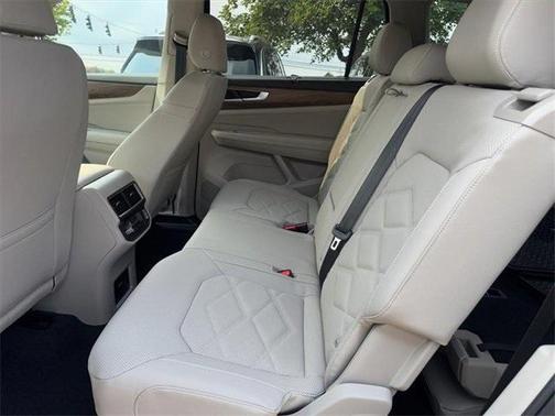 2025 Volkswagen Atlas 2.0T SE