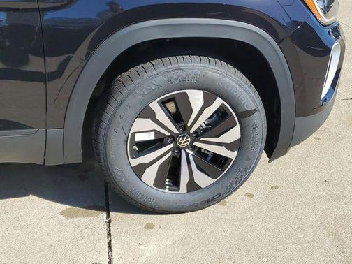 Deep Black Pearl Effect 2026 Volkswagen Atlas 2.0T SE