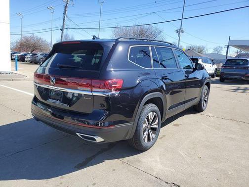 Deep Black Pearl Effect 2026 Volkswagen Atlas 2.0T SE