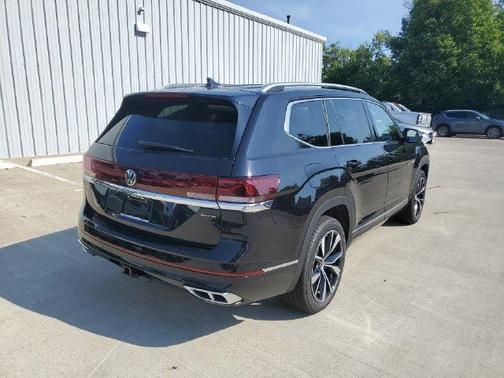 Deep Black Pearl Effect 2026 Volkswagen Atlas 2.0T SEL Premium R-Line