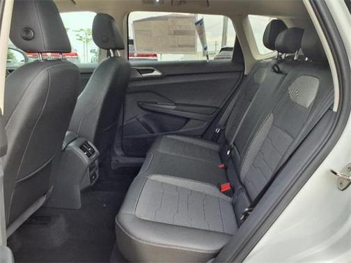 2025 Volkswagen Taos 1.5T SE Black
