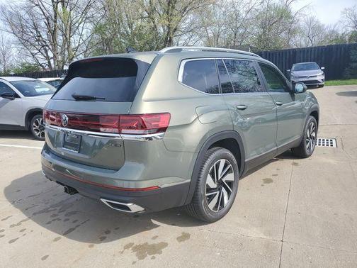 Avocado Green Pearl 2026 Volkswagen Atlas 2.0T SEL