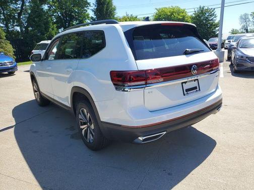 Platinum Gray Metallic 2026 Volkswagen Tiguan 2.0T SE R-Line Black